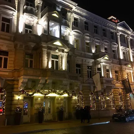 Presidential Neighborhood Apartment *